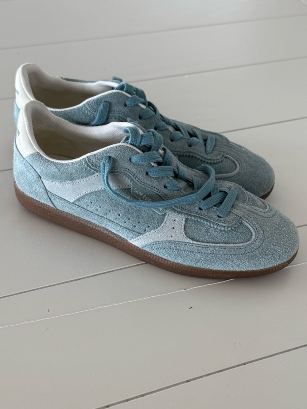Sam Edelman Kallen Sneakers in Soft Blue Suede. Women’s Size 8